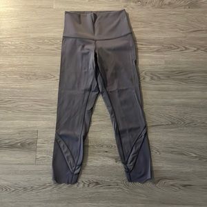 Lululemon scalloped cropped leggings 25’
